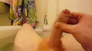 Young hot ginger New zealand Sexy big fat white cock orgasims in the bath