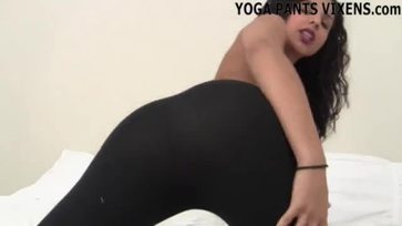 Look how my yoga pants cling to my pussy JOI