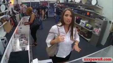Phat ass woman screwed by pawn keeper
